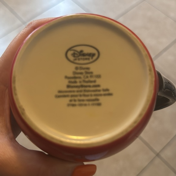 🚨Disney Minnie Mouse Red and Green Dining Mugs
Microwave and dish washer safe - Picture 3 of 3